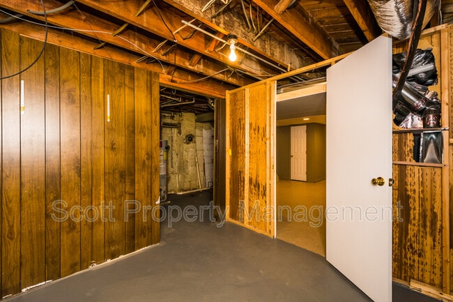 Building Photo - 8627 Willow Oak Rd