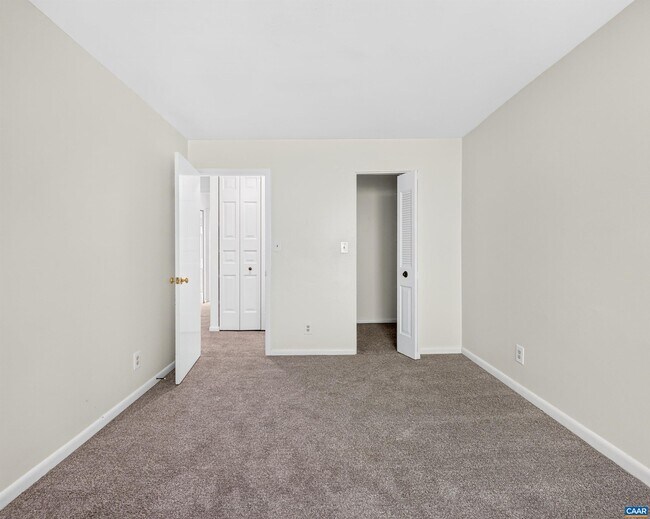 Building Photo - 225 Harvest Dr