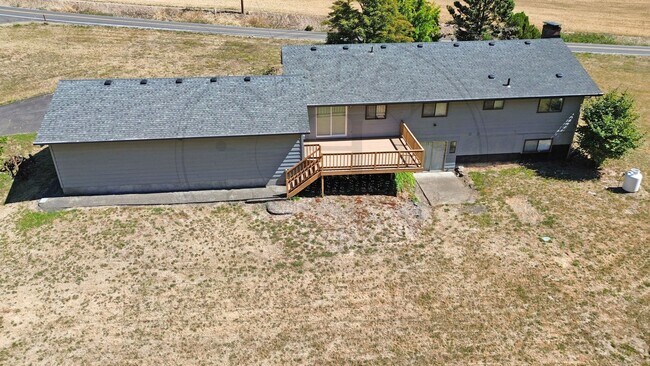 Building Photo - 13235 NW Pumpkin Ridge Rd