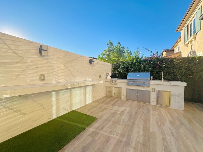 Building Photo - Luxury Estate in Exclusive Gated Community of Orchard Hills