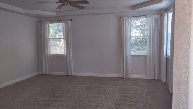 Building Photo - 6121 Lockridge Dr