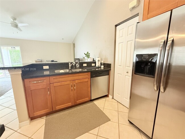 Building Photo - 1530 Canary Island Dr