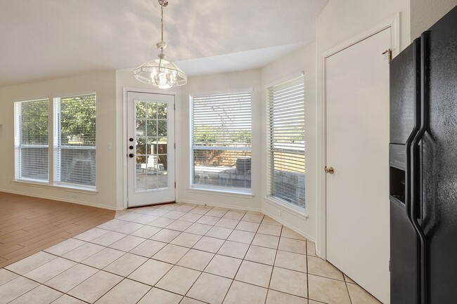 Building Photo - Beautiful in Brushy Creek!