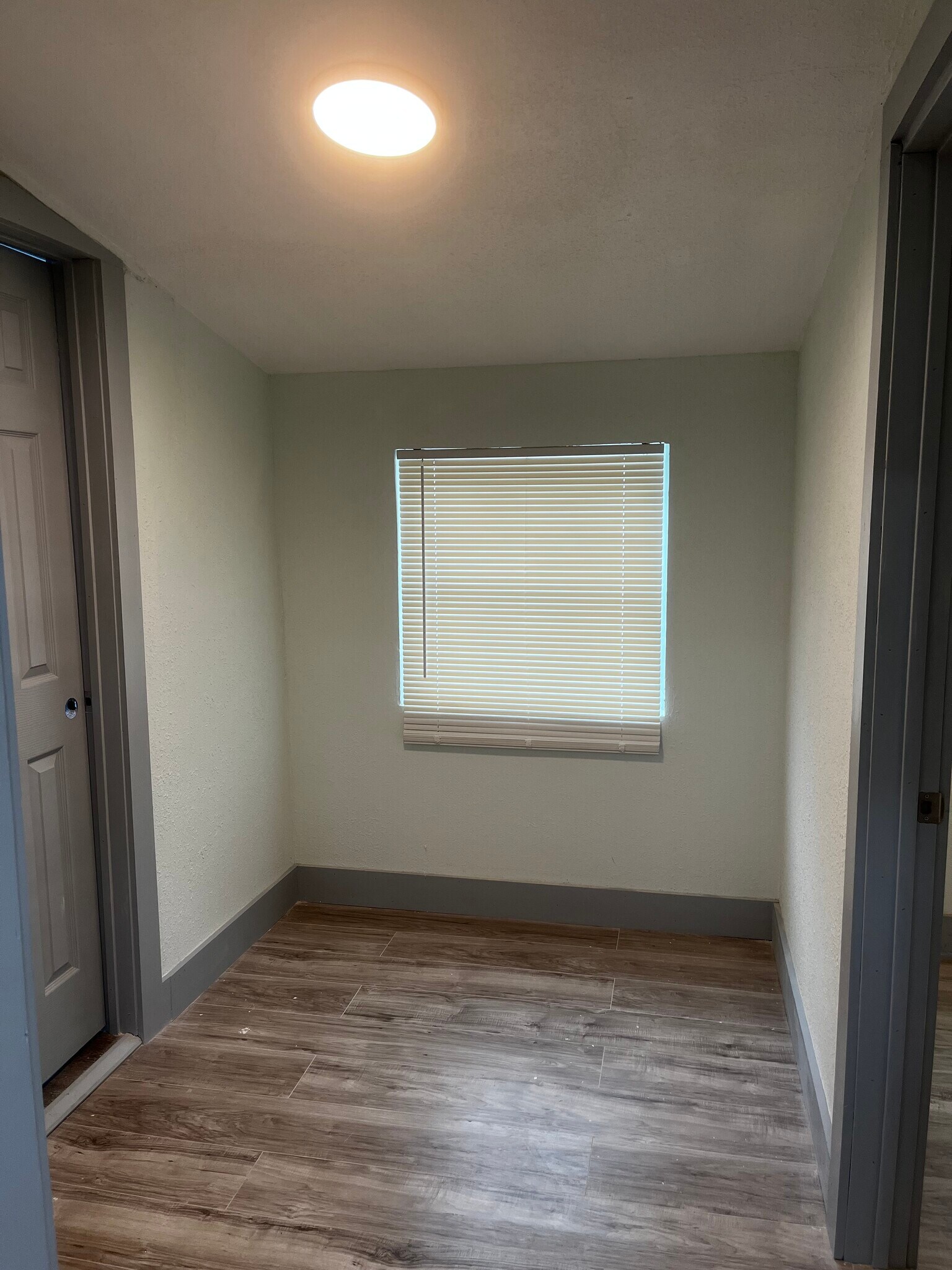 Building Photo - 1914 W Wildwood Dr