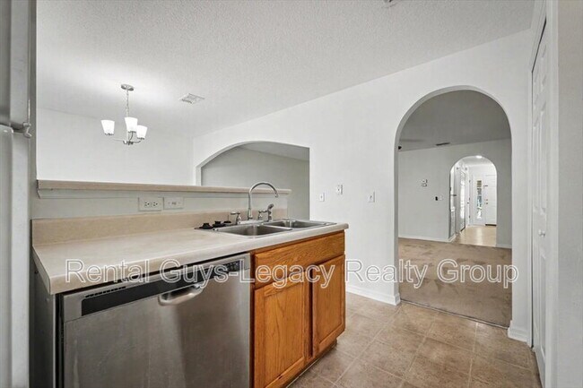 Building Photo - 7414 Palm Hills Dr