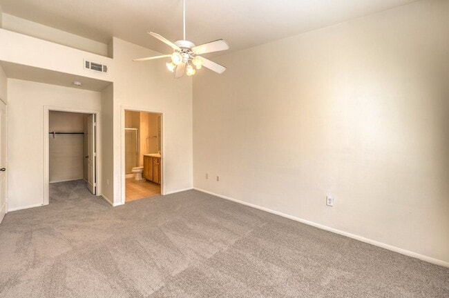 Building Photo - Lovely 3-Br Condo in a Guard Gated Community in the Southwest Area