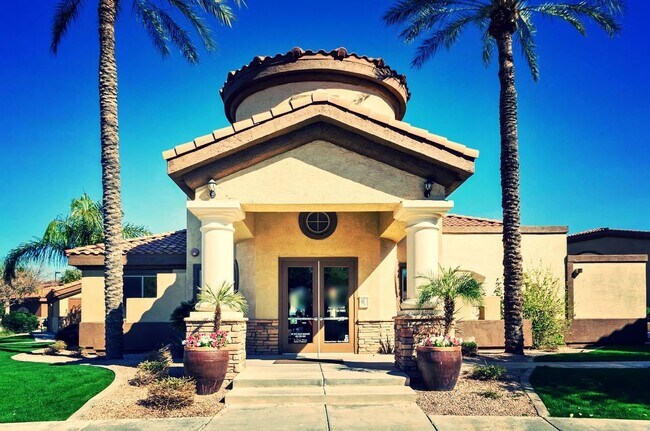 Building Photo - Great 2 bedroom 2 bathroom Mesa Condo