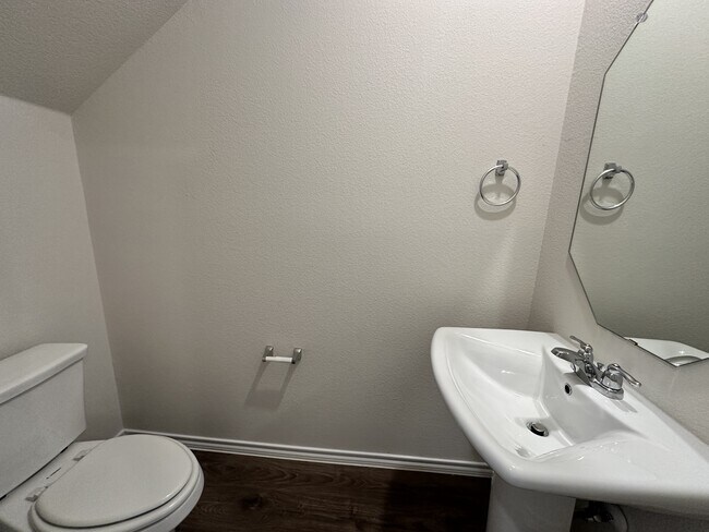 Building Photo - 634 White Ash Dr