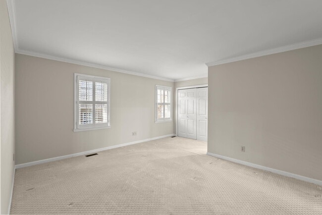 Building Photo - 236 Chippendale Cir