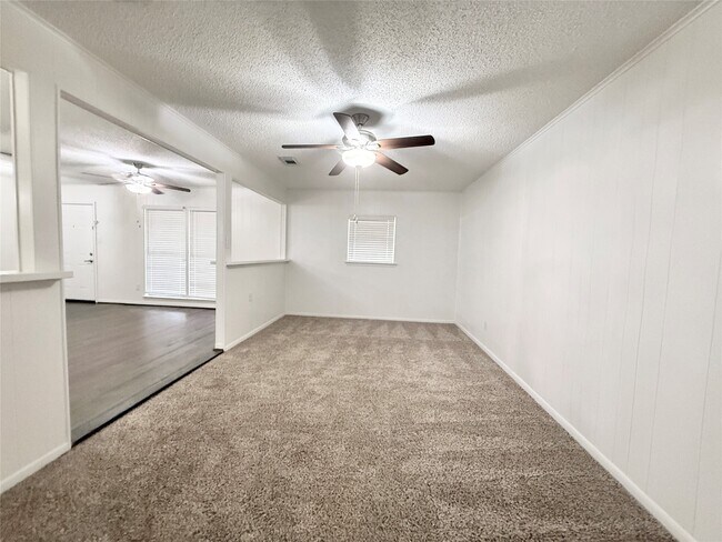 Building Photo - 523 Wisteria St