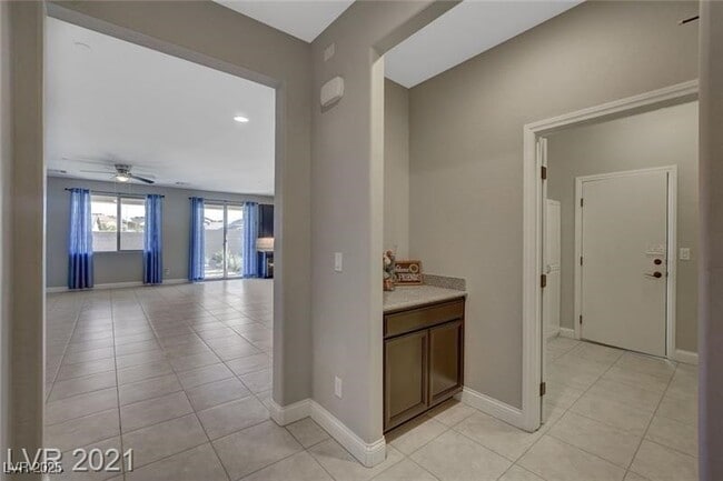 Building Photo - 1062 N Water St