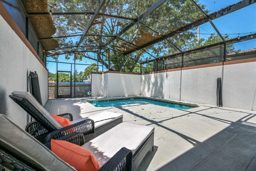 Building Photo - 5047 Windermere Ave