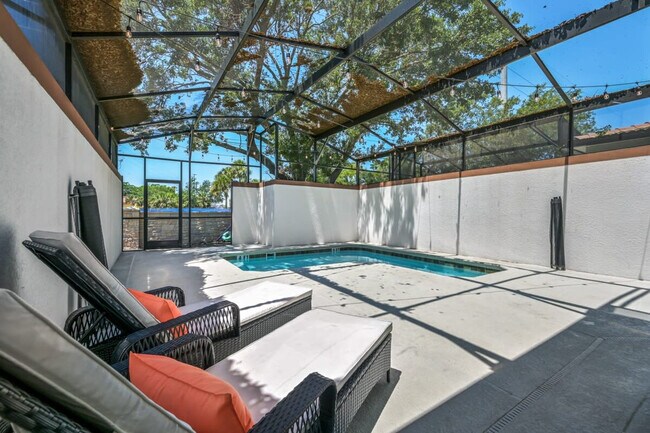 Building Photo - 5047 Windermere Ave