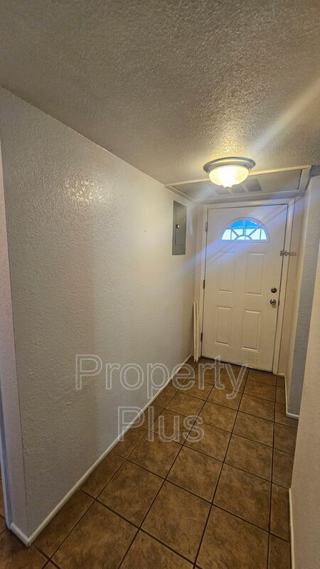 Building Photo - 7550 N 12th St