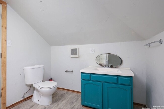 Building Photo - 418 W Rosewood Ave