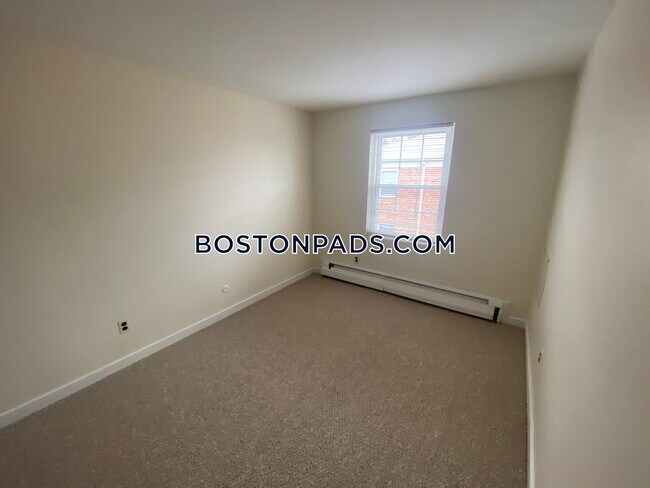 Building Photo - 7 Totman Dr