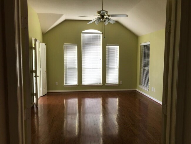 Building Photo - 11402 Softbreeze Ct