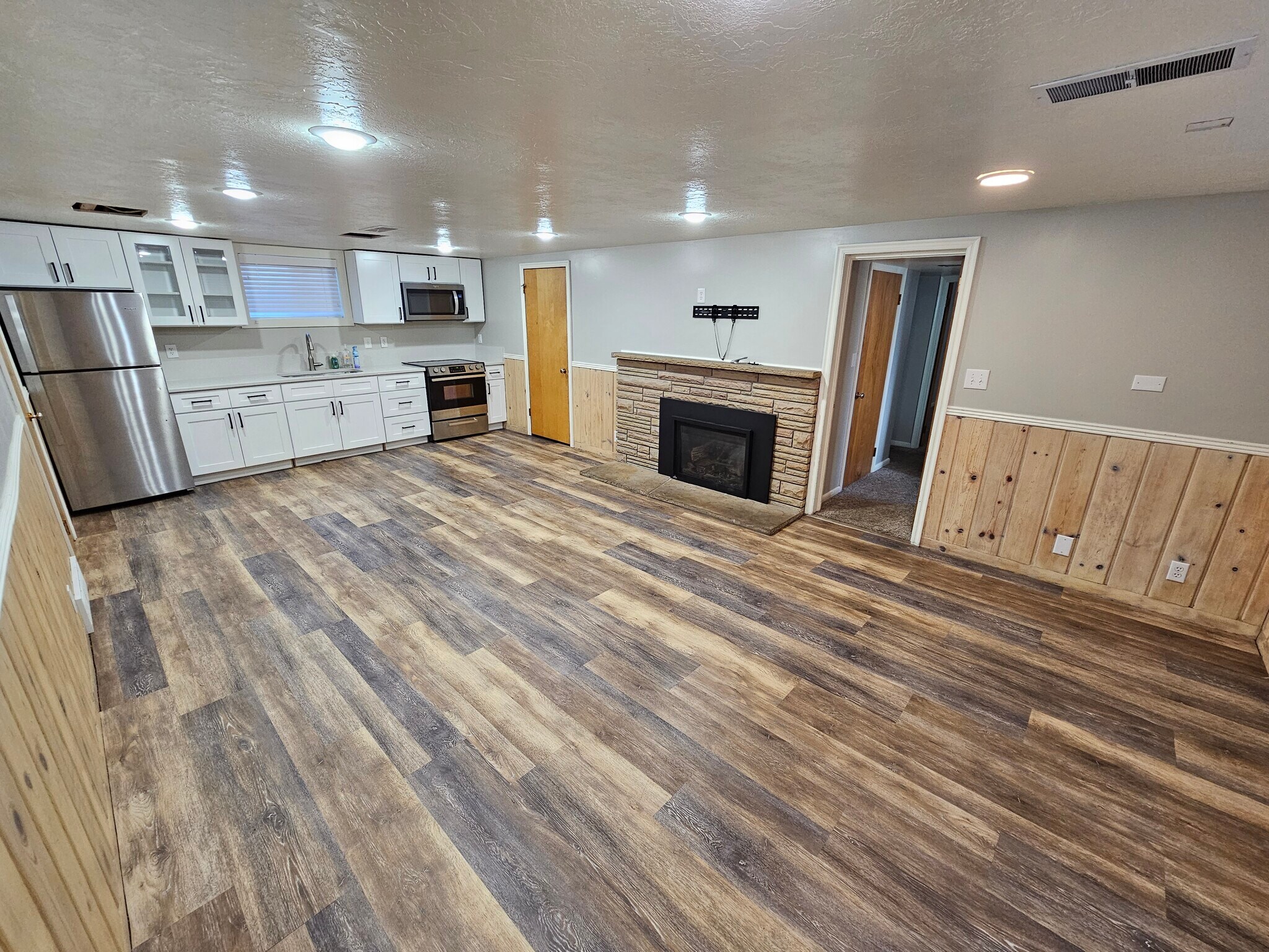 Building Photo - 4 E 1100 S