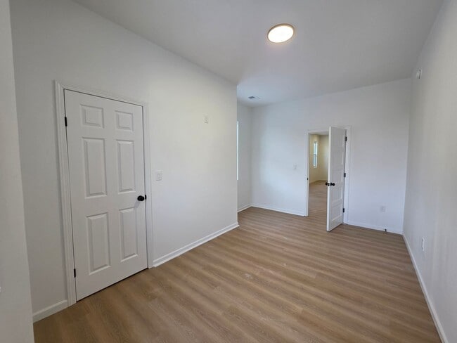 Building Photo - Fully Updated 4 bedroom 2 bathroom Apartment for rent in the Northside!