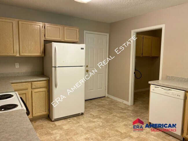 Building Photo - 2365 Hemlock Dr