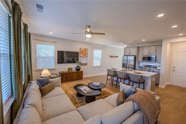 Building Photo - 622 Shallowford Rd