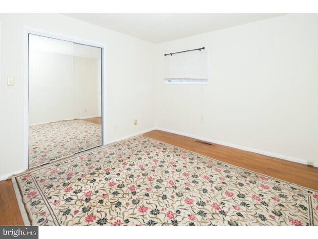 Building Photo - 225 Brennen Dr