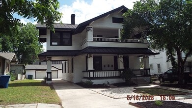 Building Photo - 940 W Mulberry Ave