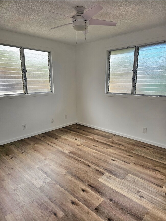 Building Photo - 56-344-344 Huehu St