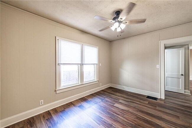 Building Photo - 1029 Katherwood Dr SW