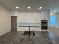 Building Photo - 1003 Stanyan St