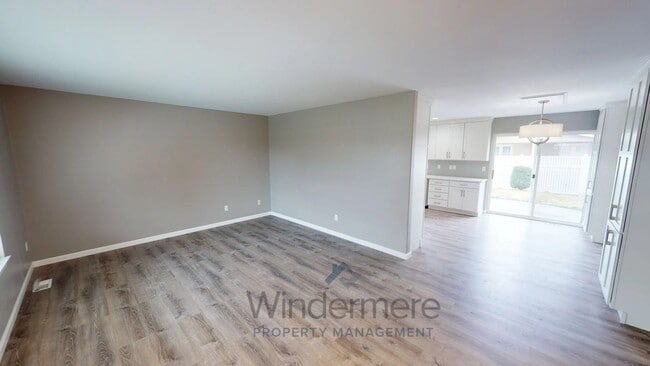 Building Photo - 739 S E Landen Dr