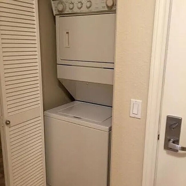 Building Photo - Downtown San Diego Urban Oasis – Available Now!