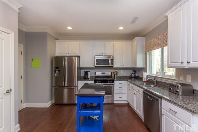 Building Photo - Elegant 3BD, 2BA Raleigh Home Near Shoppin...