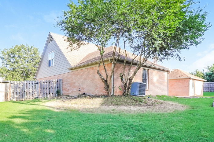 Building Photo - 1875 Carlyn Cove