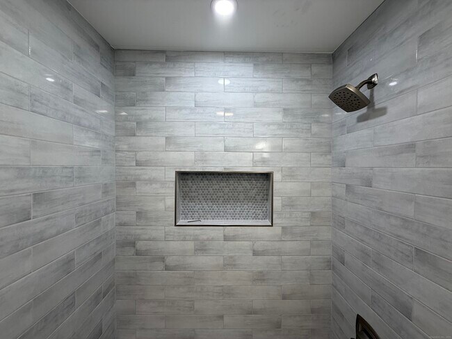 Building Photo - 50 Greenhouse Rd