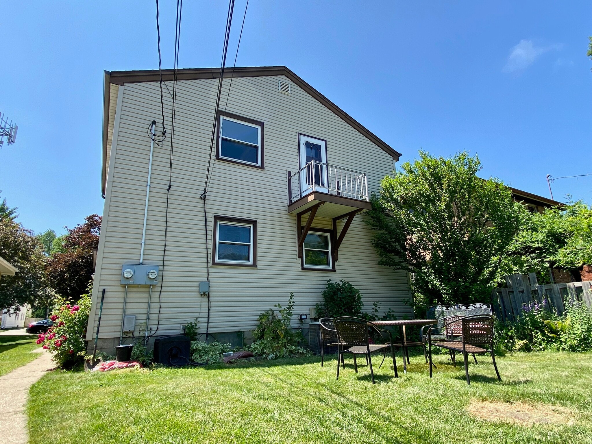 Building Photo - 3860 S Whitnall Ave