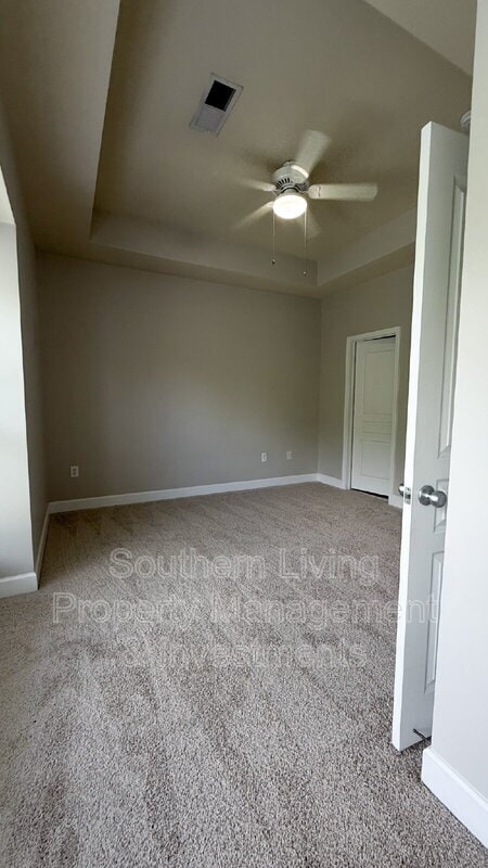 Building Photo - 127 S Sycamore St