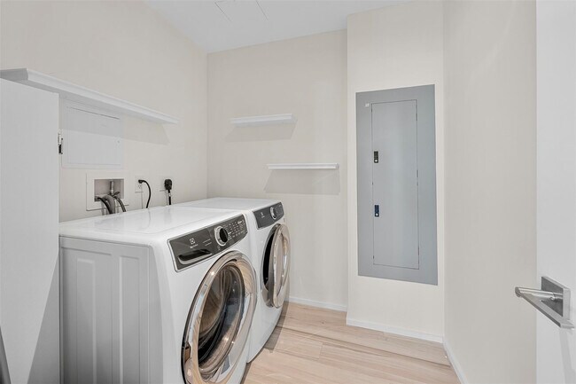 Building Photo - 2200 N Ocean Blvd