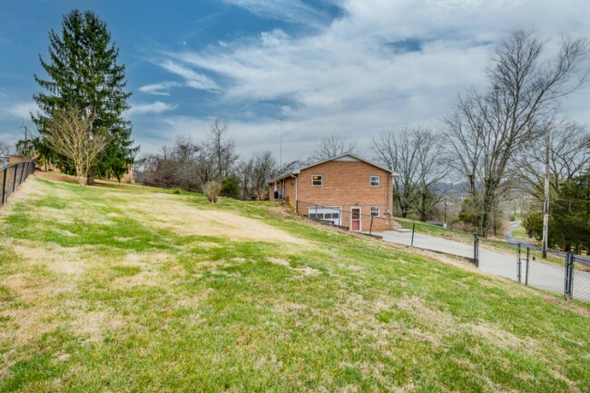 Building Photo - 134 Howes Chapel Rd