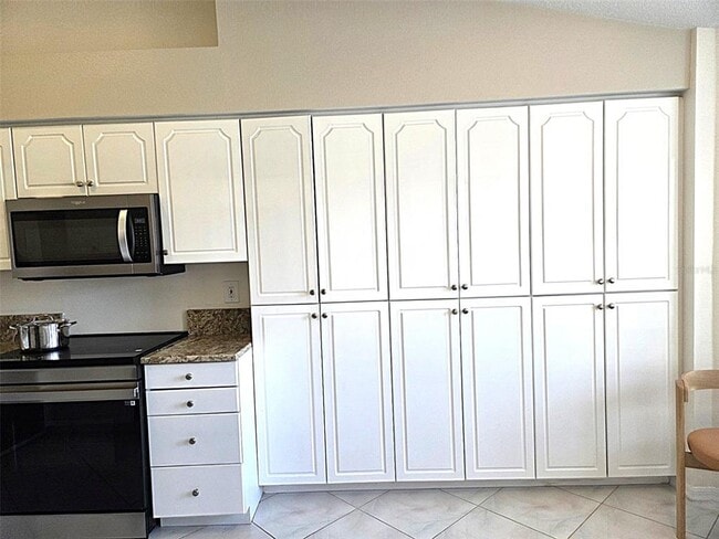 Building Photo - 2547 Estancia Blvd