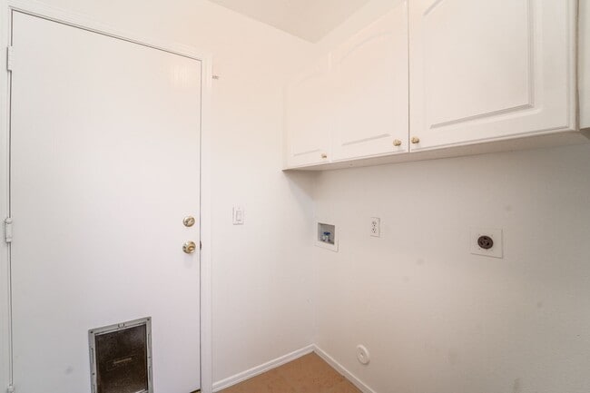 Building Photo - Chic Peoria Rental – Updated Appliances & ...