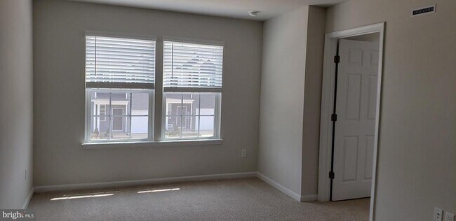 Building Photo - 186 Caterpillar Dr