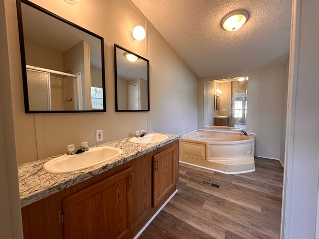 Building Photo - 113 Willow St