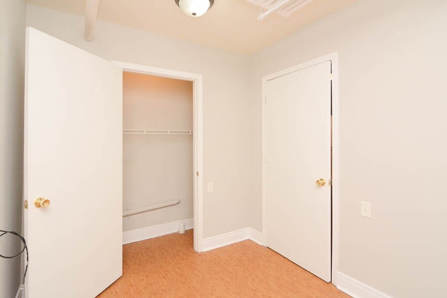 Building Photo - 5736 N Winthrop Ave