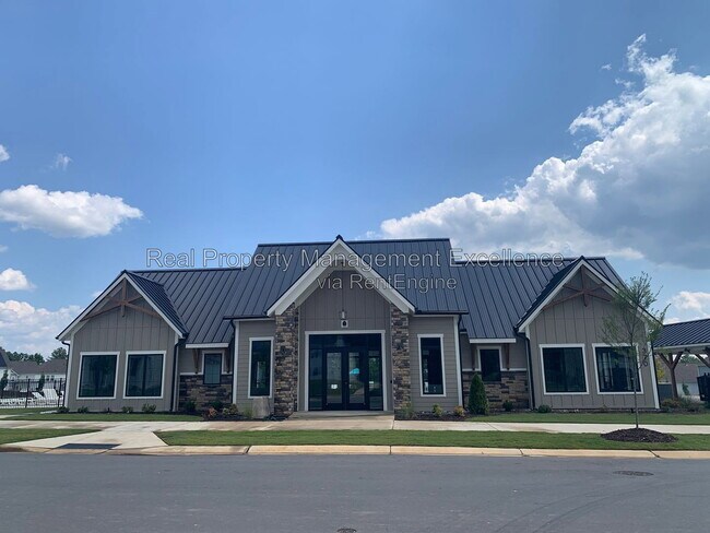 Building Photo - 213 David Hl Dr