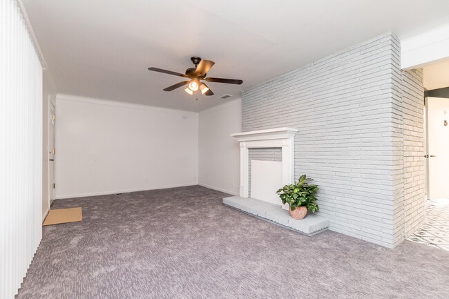 Building Photo - 18248 Farmington Rd