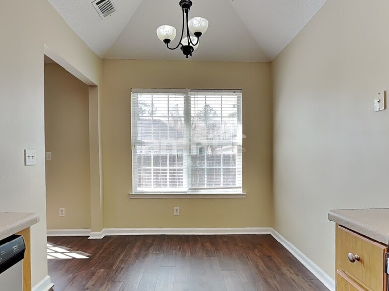 Building Photo - 109 W Tahoe Dr