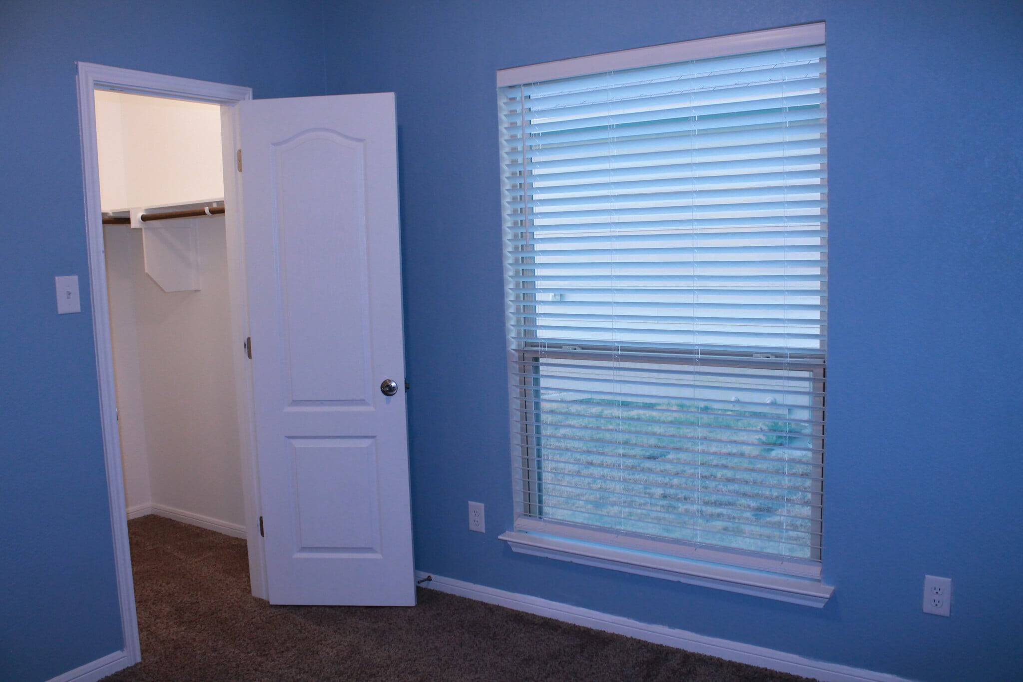 Bedoom #2 : approx 9'10" by 9'11 - 1027 Aurora Grove Bnd