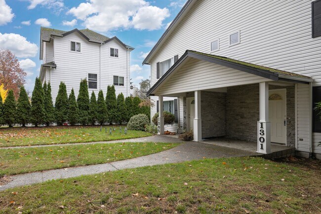 Building Photo - 1301-1305 Mitchell Ave