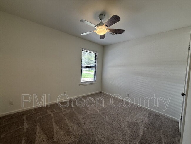 Building Photo - 1203 W Austin St